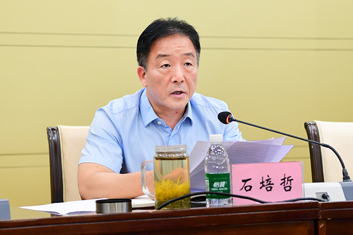 校党委副书记石培哲作集体廉政谈话.jpg