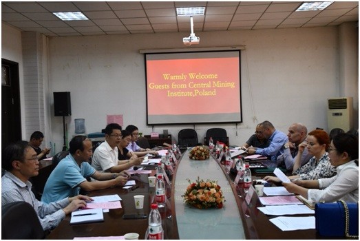 波兰中央矿业研究院院长Prusek教授一行3人 莅临学院学术交流