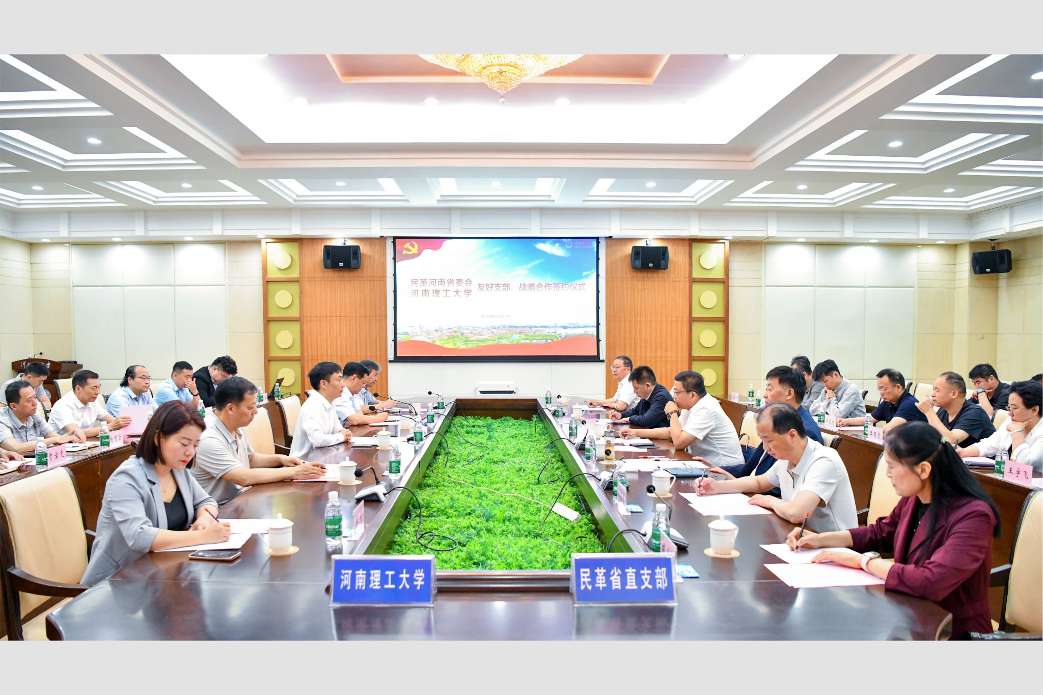 3-1  签约仪式现场.jpg