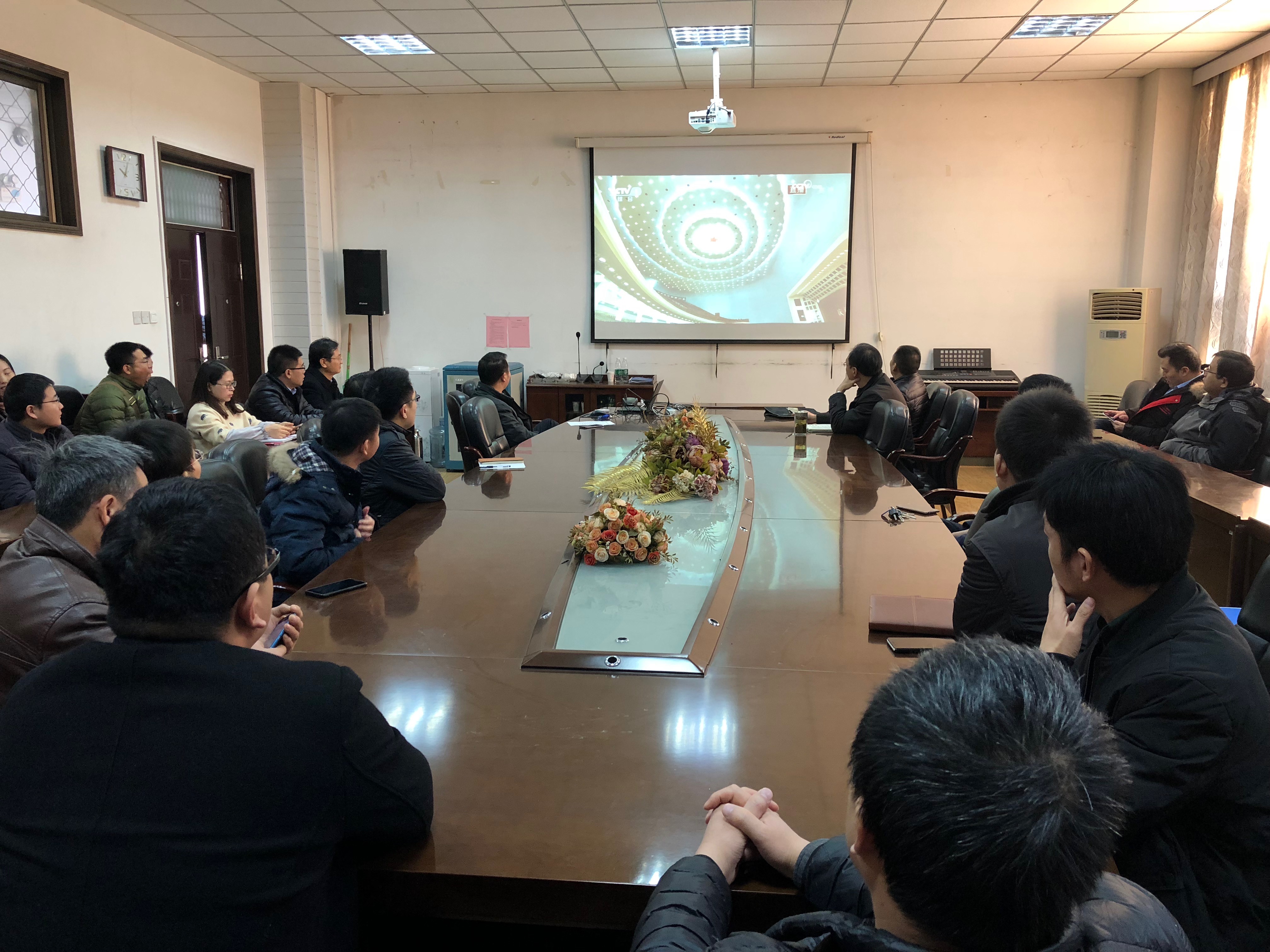 安全学院组织师生收看庆祝改革开放四十周年大会直播