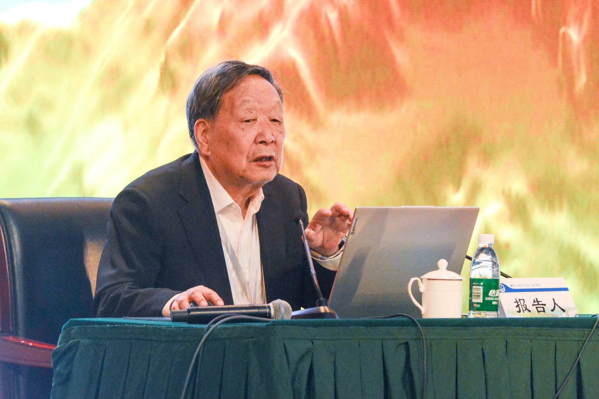 中国科学院院士、中国工程院院士、武汉大学教授   李德仁.jpg